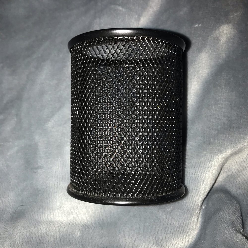 🌼3/$30🌼 Black Metal Brush Holder